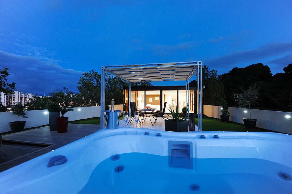 Feel Good Penthouse With Jacuzzi Apartment
