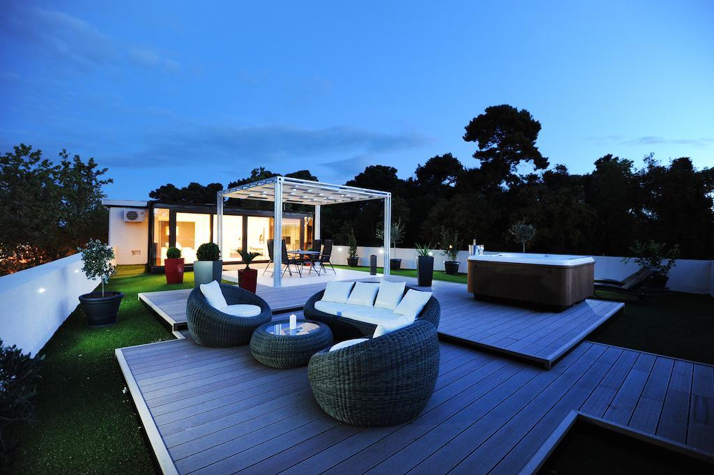 Feel Good Penthouse With Jacuzzi Apartment