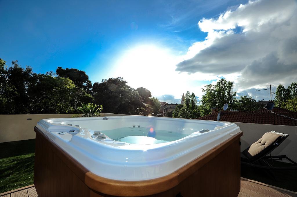 Feel Good Penthouse With Jacuzzi Apartment